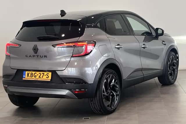 Renault Captur (2025) thumbnail 2