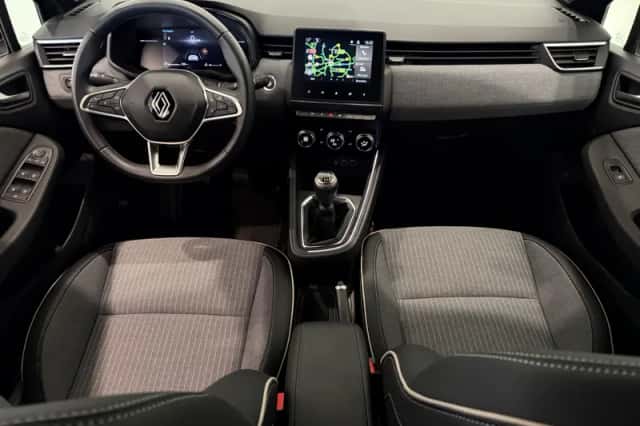 Renault Clio (2024) thumbnail 3