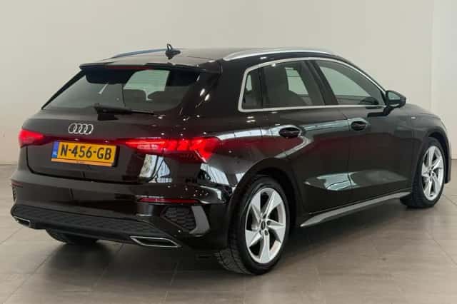 Audi A3 (2021) thumbnail 2