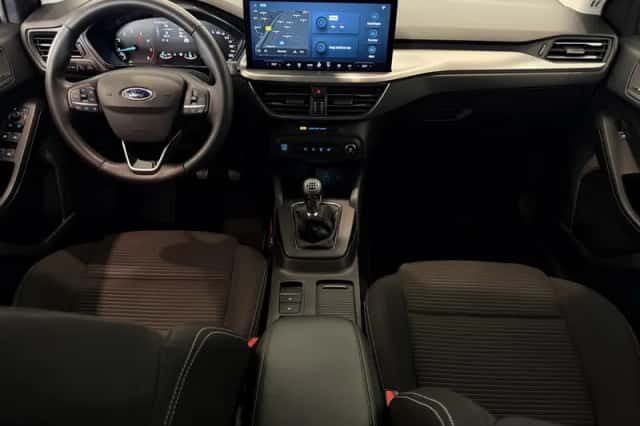Ford Focus (2024) thumbnail 3