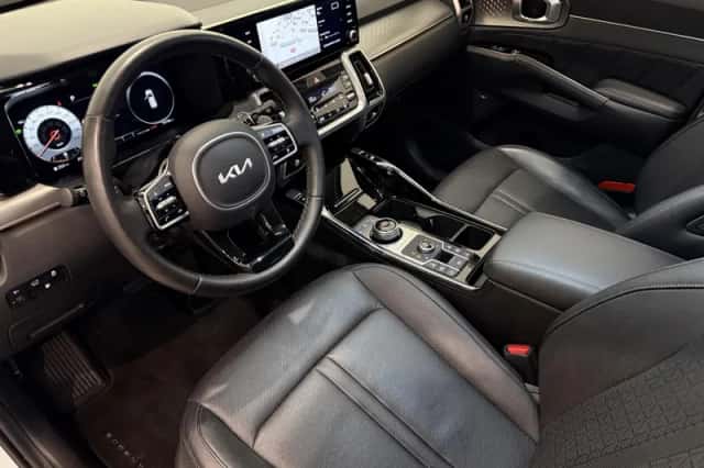 Kia Sorento (2022) thumbnail 3