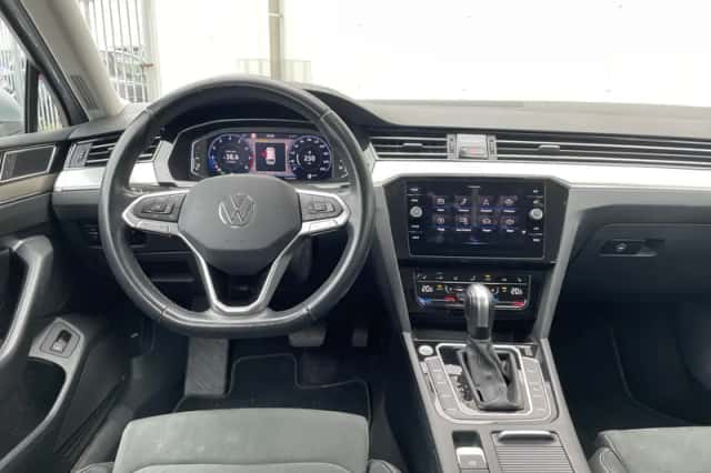Volkswagen Passat (2021) thumbnail 3