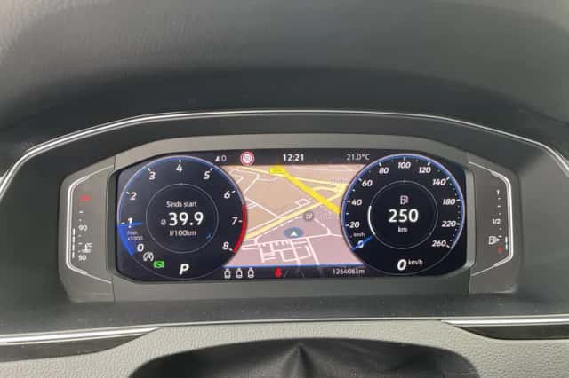 Volkswagen Passat (2021) thumbnail 4