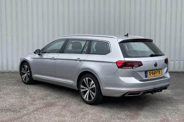 Volkswagen Passat (2021) thumbnail 6