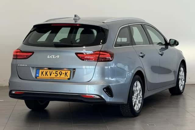 Kia Ceed Sportswagon (2022) thumbnail 2