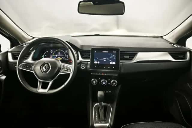Renault Captur (2023) thumbnail 3