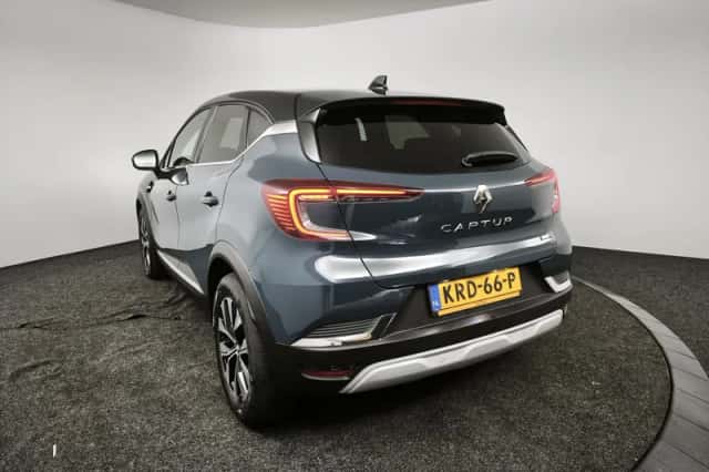 Renault Captur (2023) thumbnail 6