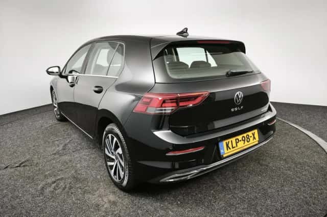 Volkswagen Golf (2023) thumbnail 6