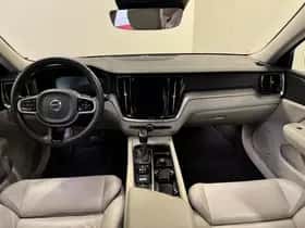 Volvo V60 (2019) thumbnail 3