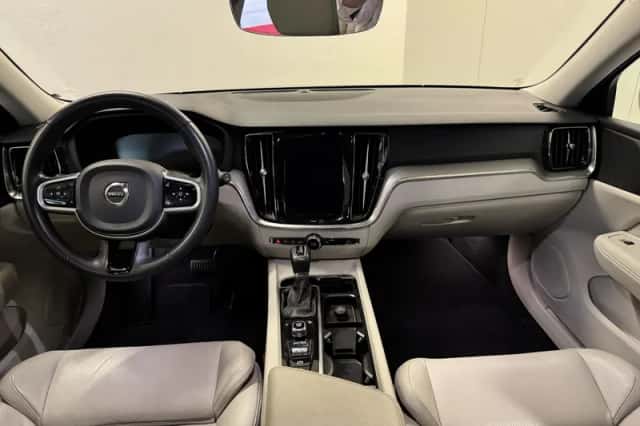 Volvo V60 (2019) thumbnail 3