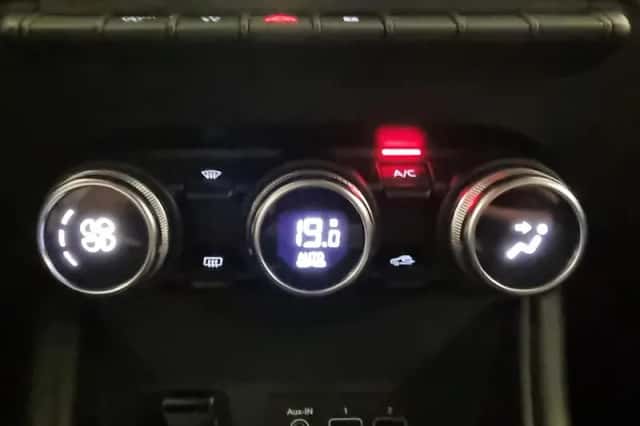 Renault Captur (2021) thumbnail 4
