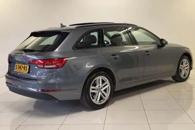 Audi A4 (2018) thumbnail 2