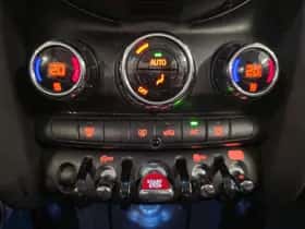 MINI Cooper (2023) thumbnail 3