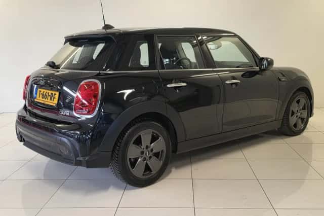 MINI Cooper (2023) thumbnail 5