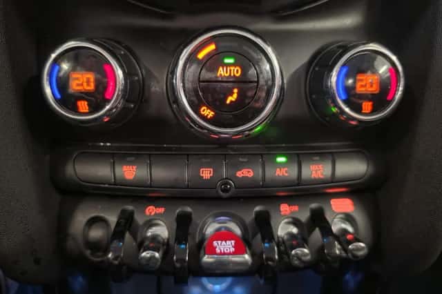 MINI Cooper (2023) thumbnail 3