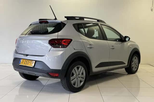 Dacia Sandero Stepway (2023) thumbnail 2