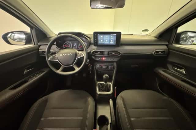 Dacia Sandero Stepway (2023) thumbnail 3