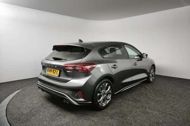 Ford Focus (2023) thumbnail 2