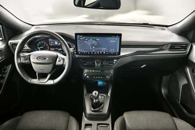 Ford Focus (2023) thumbnail 3
