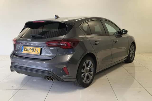 Ford Focus (2023) thumbnail 5
