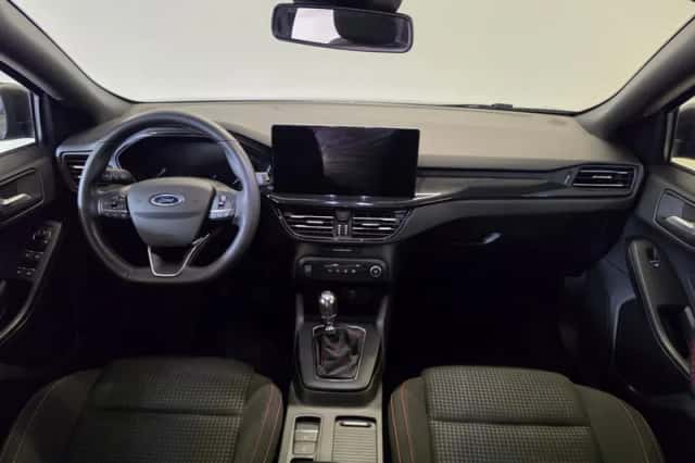 Ford Focus (2023) thumbnail 6