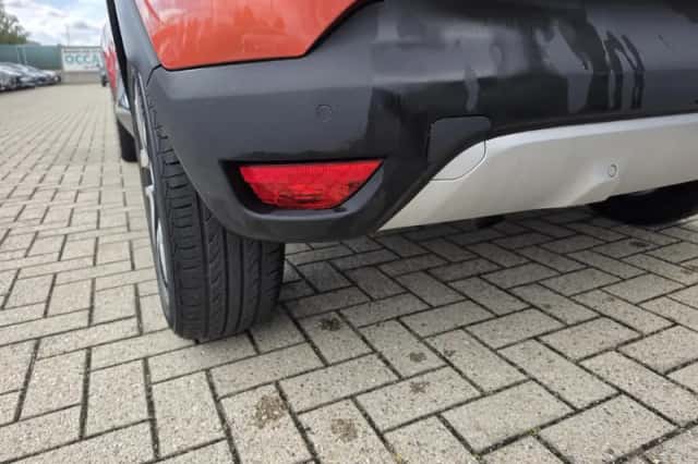 Renault Captur (2015) thumbnail 3