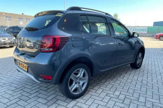 Dacia Sandero Stepway (2017) thumbnail 2