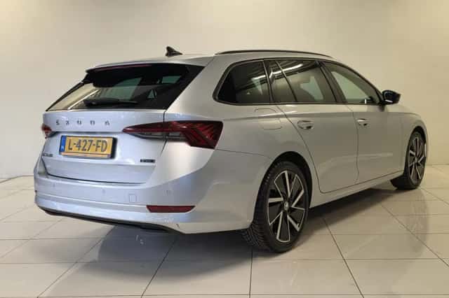Škoda Octavia (2021) thumbnail 5