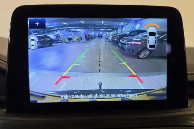 Ford Kuga (2021) thumbnail 3