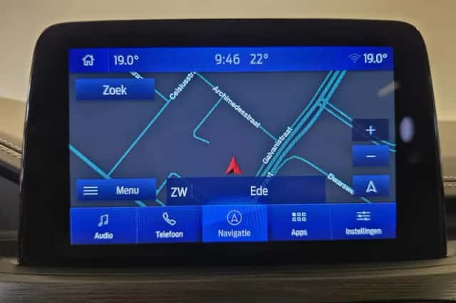 Ford Kuga (2021) thumbnail 4