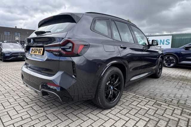 BMW iX3 (2022) thumbnail 2
