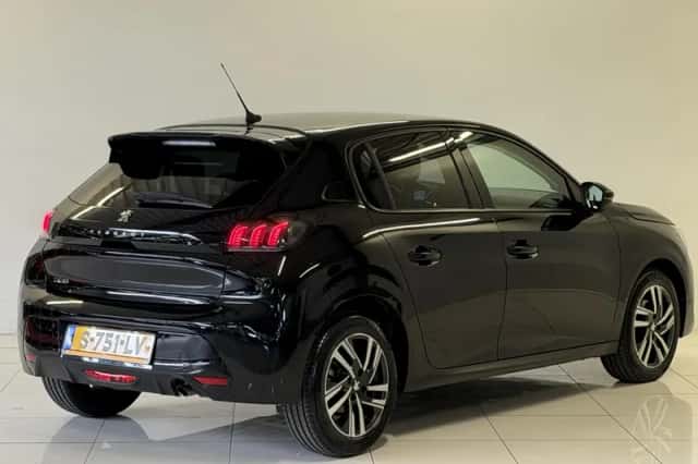 Peugeot 208 (2023) thumbnail 2