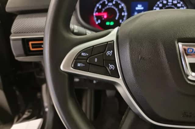 Dacia Sandero Stepway (2023) thumbnail 3