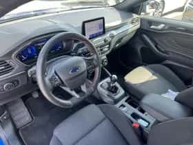 Ford Focus (2021) thumbnail 3