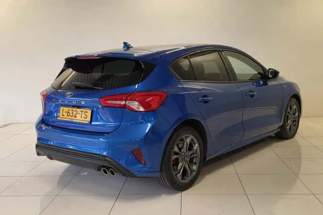 Ford Focus (2021) thumbnail 2