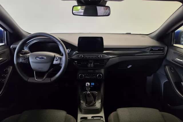 Ford Focus (2021) thumbnail 3