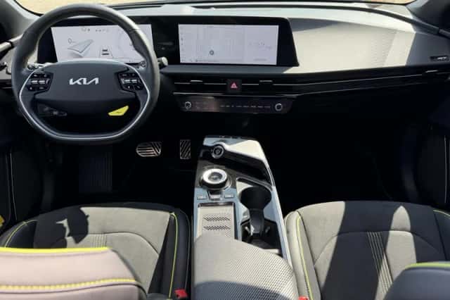 Kia EV6 (2023) thumbnail 3