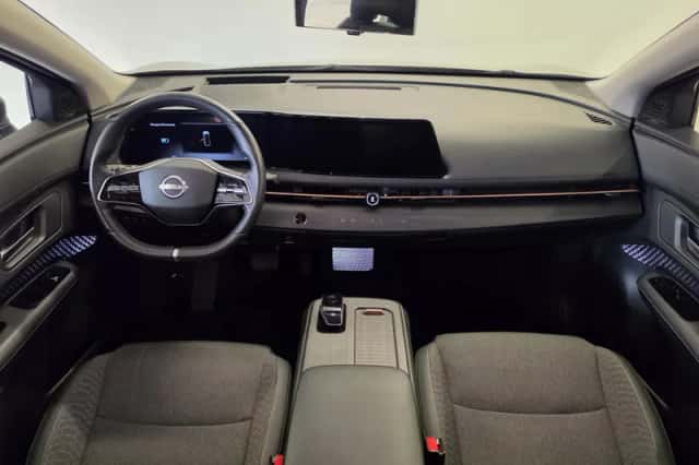 Nissan Ariya (2023) thumbnail 3