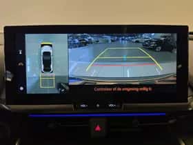 Toyota C-HR (2024) thumbnail 4