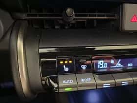 Toyota C-HR (2024) thumbnail 37