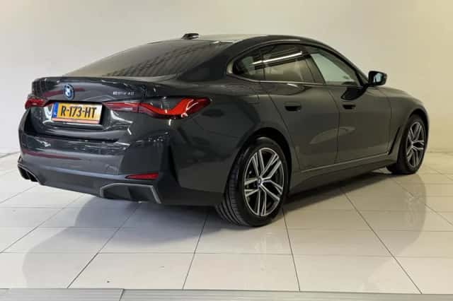 BMW i4 (2022) thumbnail 2