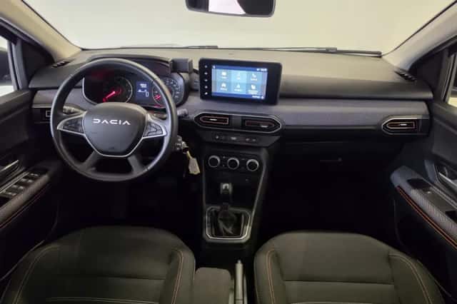 Dacia Sandero Stepway (2023) thumbnail 3