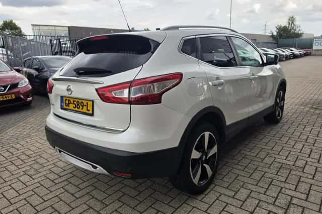 Nissan Qashqai (2015) thumbnail 5