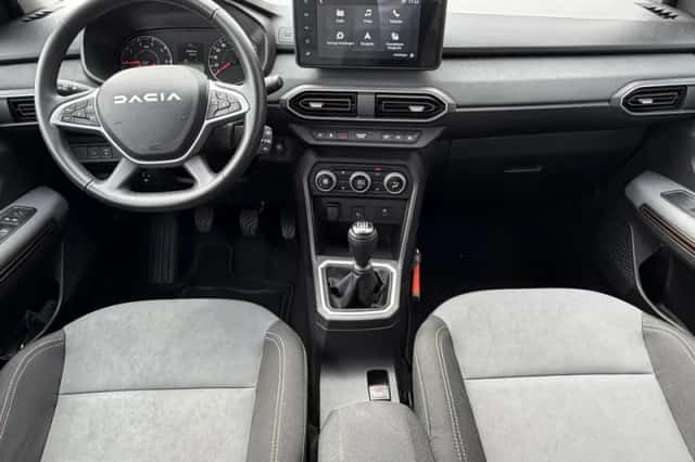 Dacia Sandero Stepway (2024) thumbnail 3