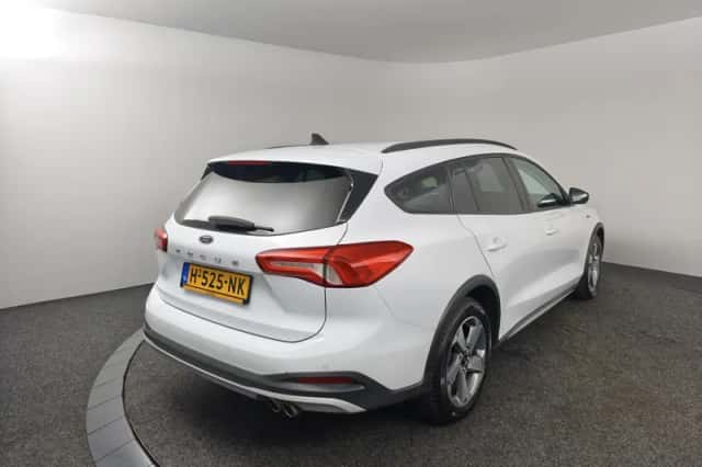 Ford Focus (2020) thumbnail 2