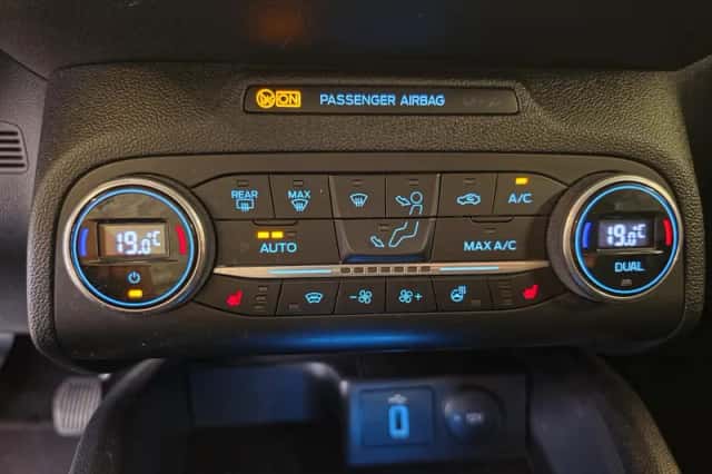 Ford Focus (2020) thumbnail 3