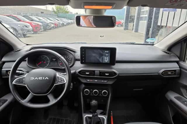 Dacia Sandero Stepway (2023) thumbnail 3