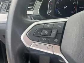 Volkswagen Passat (2023) thumbnail 24