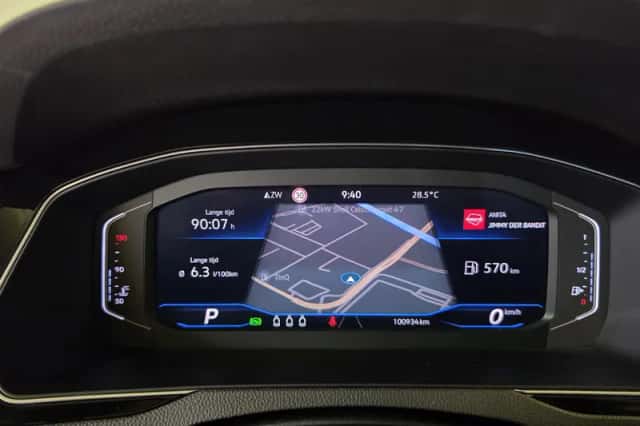 Volkswagen Passat (2023) thumbnail 4