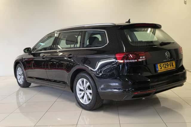 Volkswagen Passat (2023) thumbnail 6